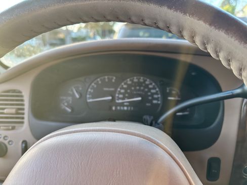 Used 2000 Ford Explorer Limited image 6