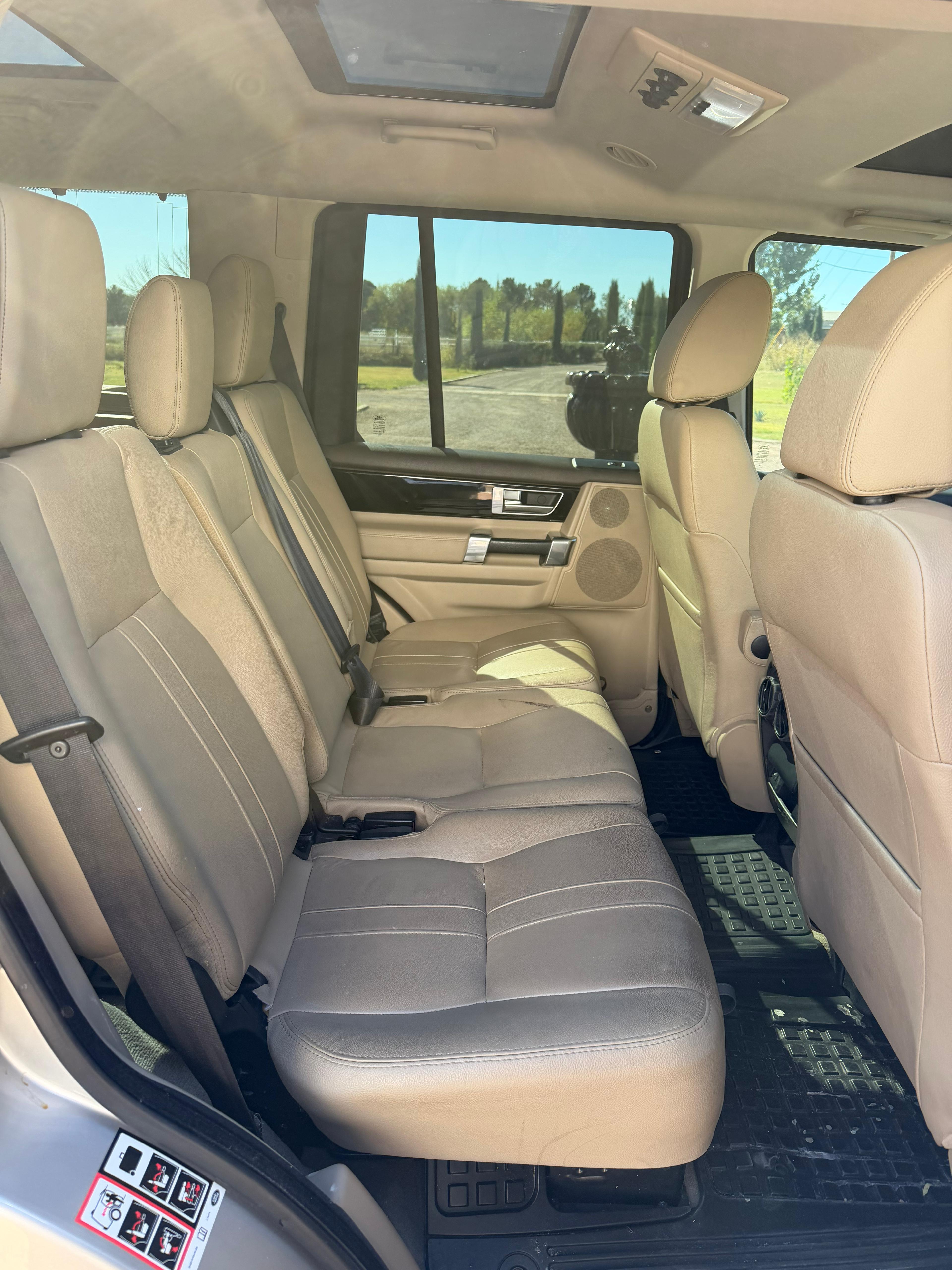 Used 2016 Land Rover LR4 HSE Silver Edition AWD/4WD image 5