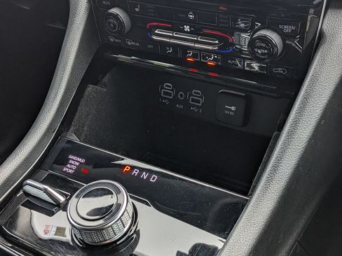 Used 2022 Jeep Grand Cherokee L Limited w/ Black Appearance Package image 11