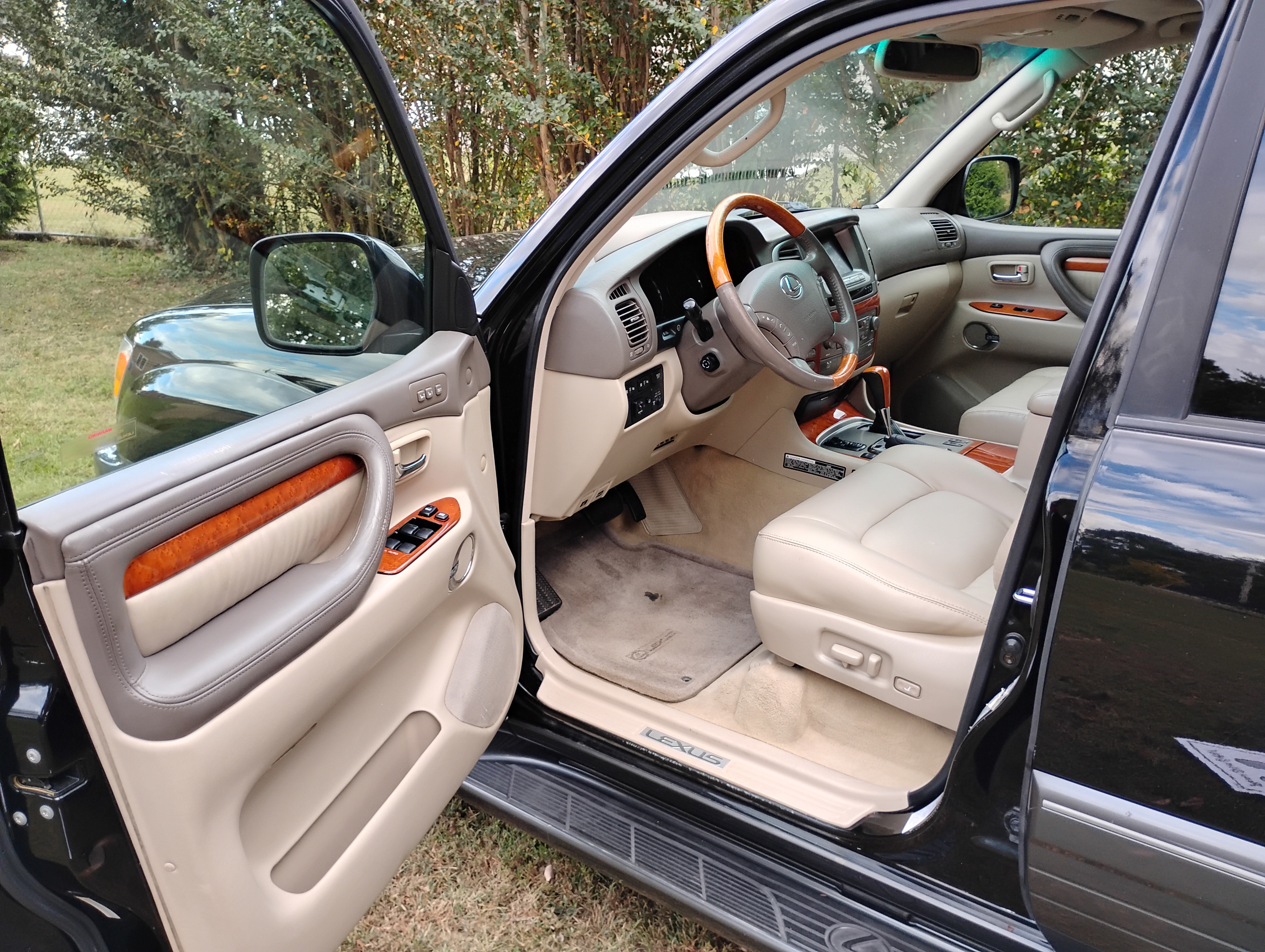 Used 2004 Lexus LX 470 4WD image 9