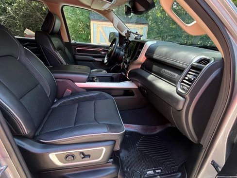 Used 2019 RAM 1500 Laramie AWD/4WD image 9