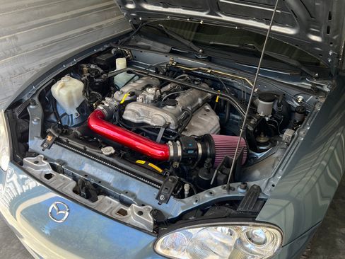 Used 2005 MAZDA MX-5 Miata RWD image 6