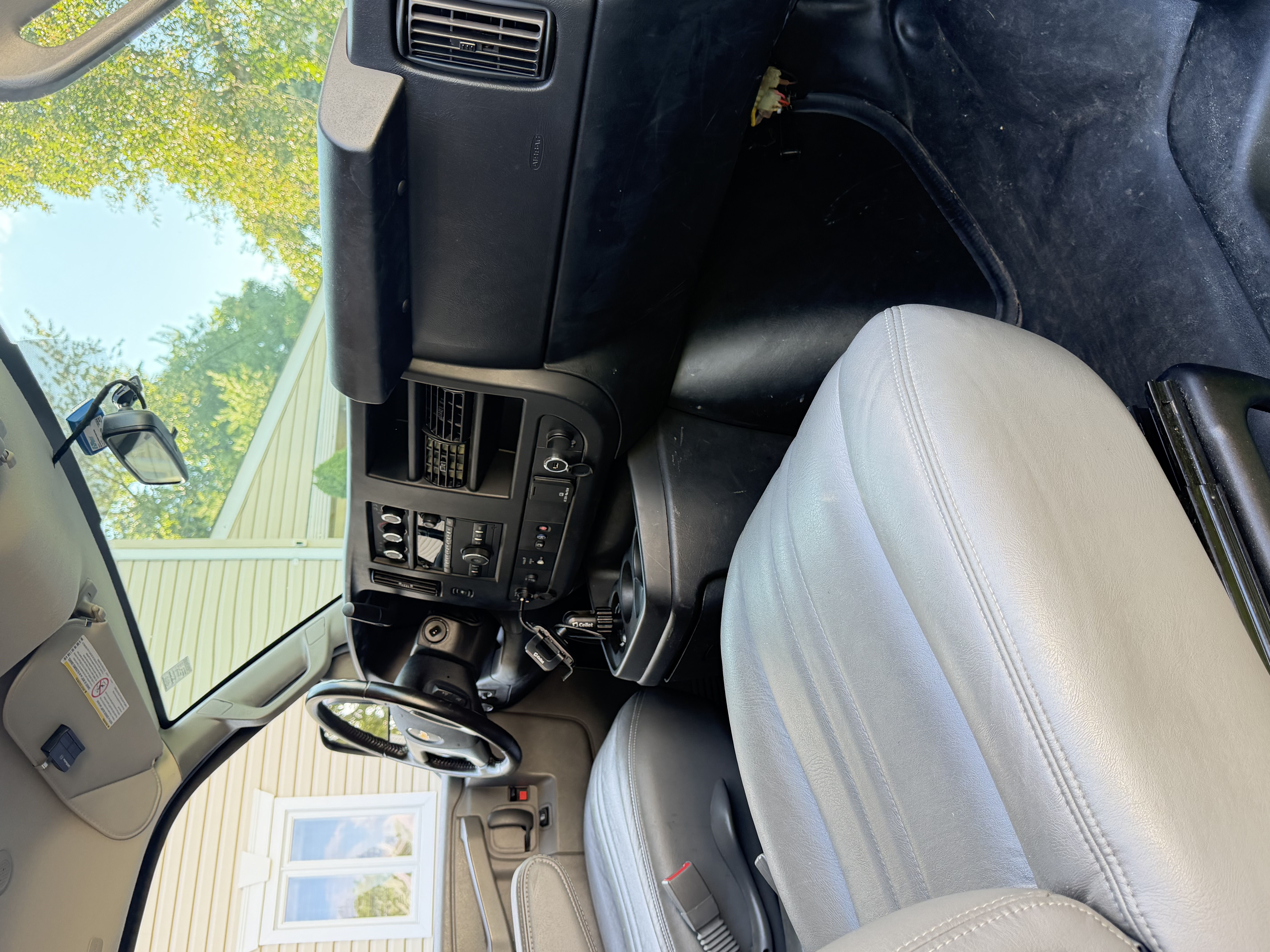 Used 2019 Chevrolet Express 3500 Extended w/ Driver Convenience Package RWD image 10