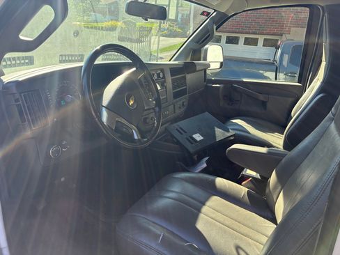 Used 2017 Chevrolet Express 2500 image 12