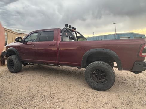 Used 2022 RAM 2500 Laramie AWD/4WD image 2