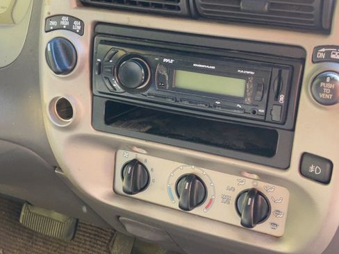 Used 2001 Ford Explorer Sport Trac 4x4 image 12