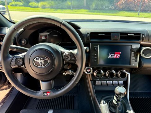 Used 2025 Toyota GR86 Premium w/ Performance Package RWD image 17