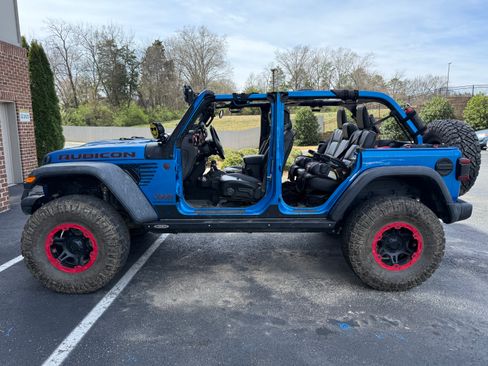 Used 2023 Jeep Wrangler Unlimited Rubicon w/ Cold Weather Group image 4