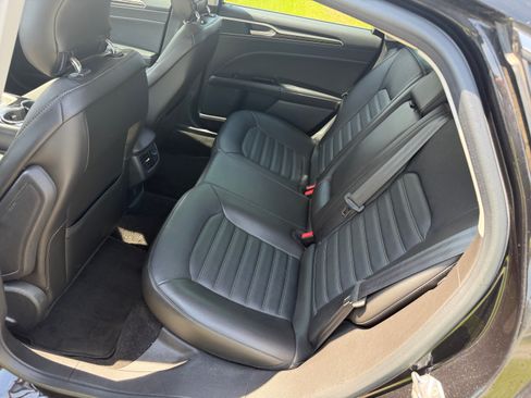 Used 2014 Ford Fusion SE w/ Equipment Group 202A FWD image 9