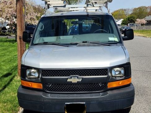 Used 2012 Chevrolet Express 1500 RWD image 2