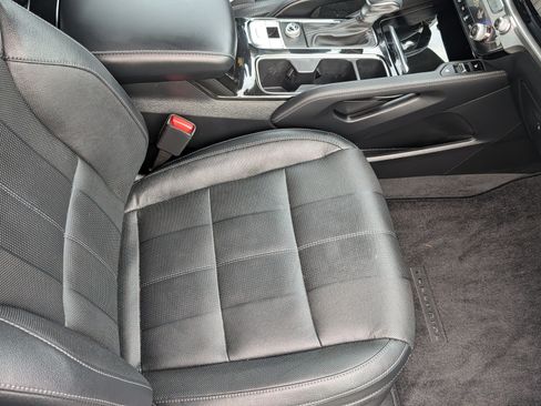 Used 2024 Kia Telluride EX w/ EX Captain's Chair Package image 18