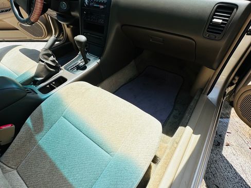 Used 1996 Nissan Maxima SE FWD image 15