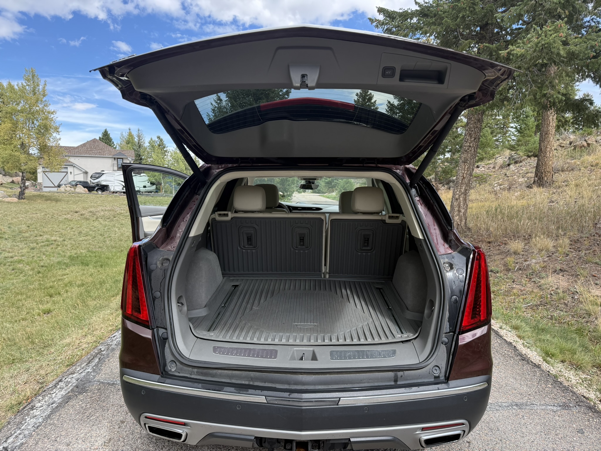 Used 2023 Cadillac XT5 Premium Luxury w/ Technology Package AWD/4WD image 10