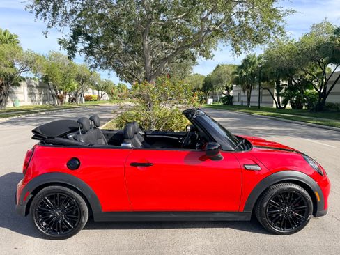 Used 2024 MINI Cooper S image 1