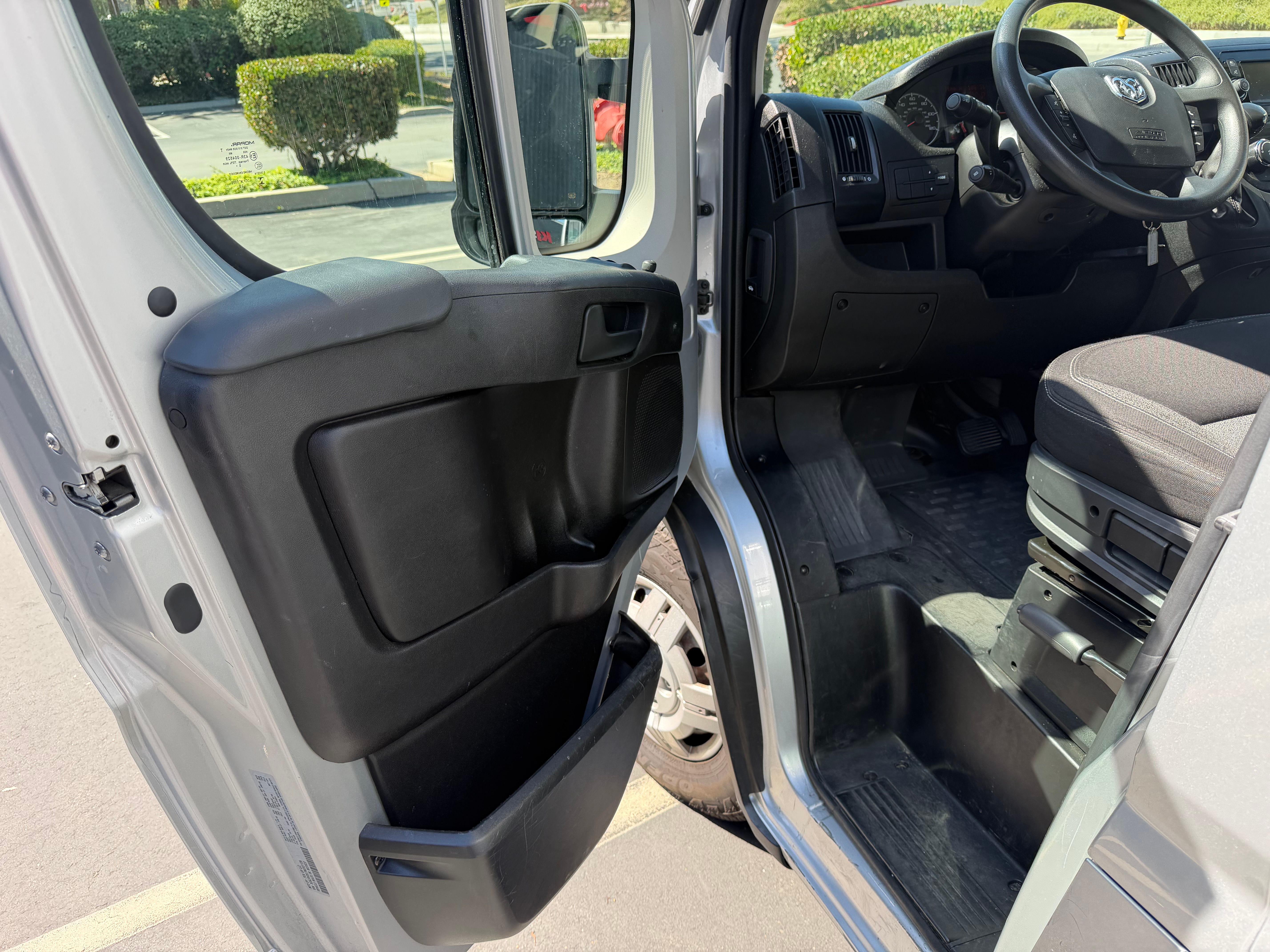 Used 2021 RAM ProMaster 2500 w/ Convenience Group FWD image 6