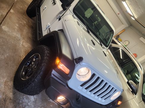 Used 2019 Jeep Wrangler Unlimited Sport S image 2