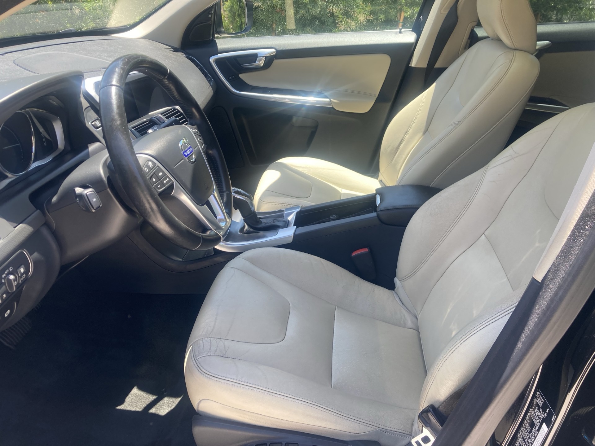 Used 2016 Volvo XC60 T6 Platinum FWD image 9