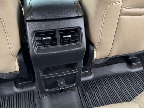 Used 2020 Ford Edge SE FWD image 10