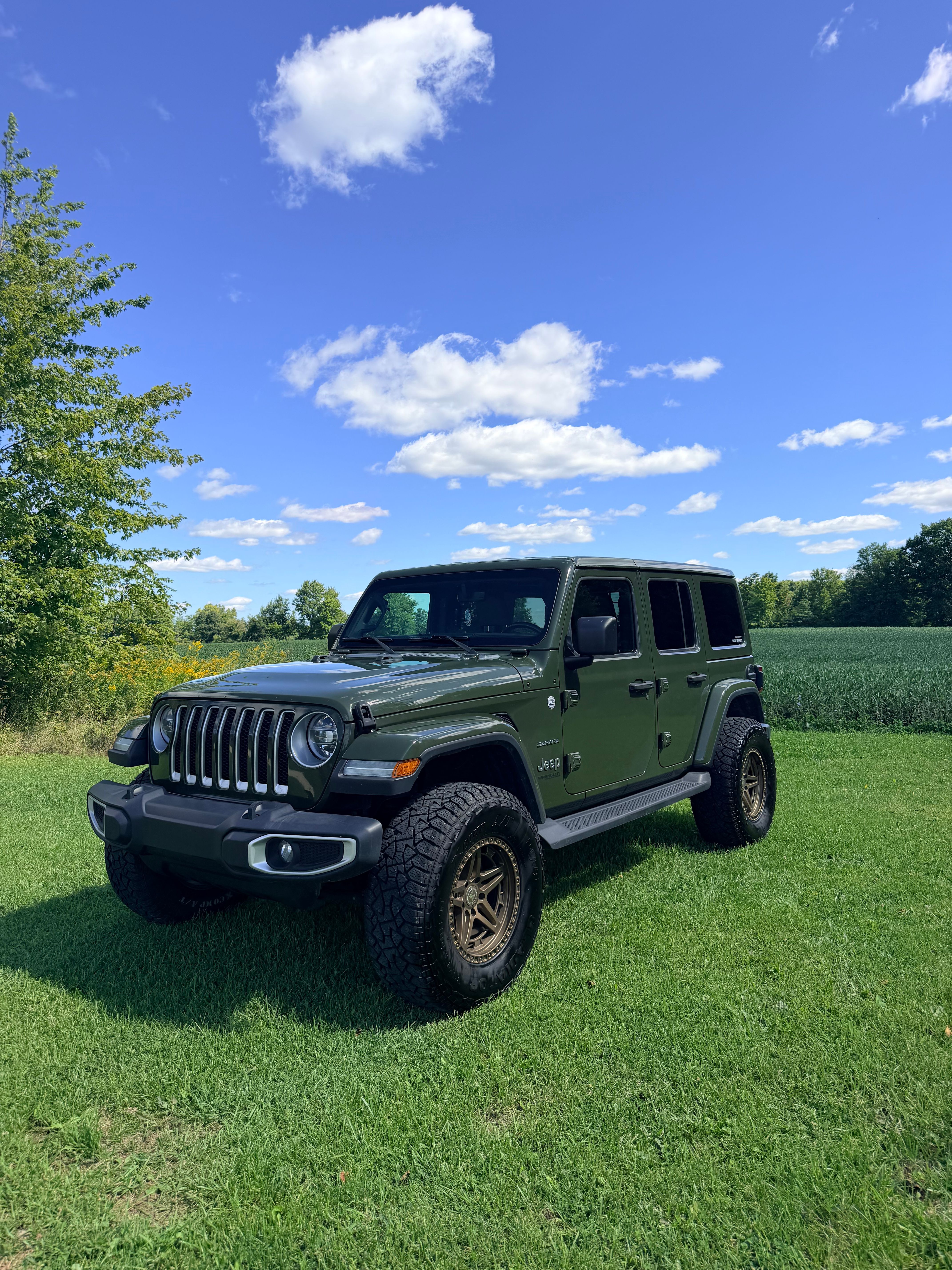 Used 2021 Jeep Wrangler Unlimited Sahara w/ Uconnect 4C Nav & Sound Group AWD/4WD image 2