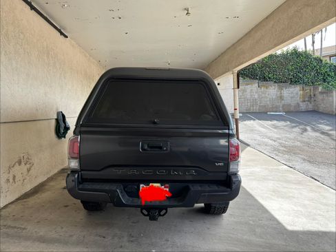 Used 2020 Toyota Tacoma TRD Off-Road w/ Technology Package image 10