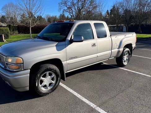 Used 2004 GMC Sierra 1500 Denali image 1