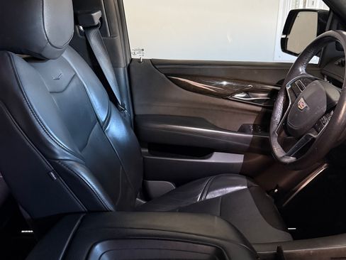 Used 2020 Cadillac Escalade Platinum image 12