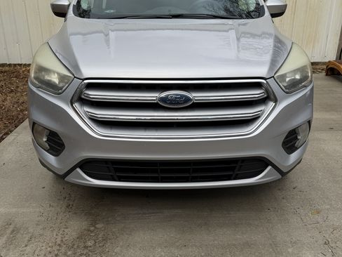 Used 2017 Ford Escape SE image 5