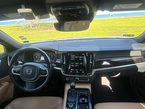 Used 2017 Volvo S90 T5 Momentum w/ Vision Package FWD image 4