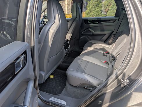 Used 2020 Porsche Cayenne E-Hybrid image 9