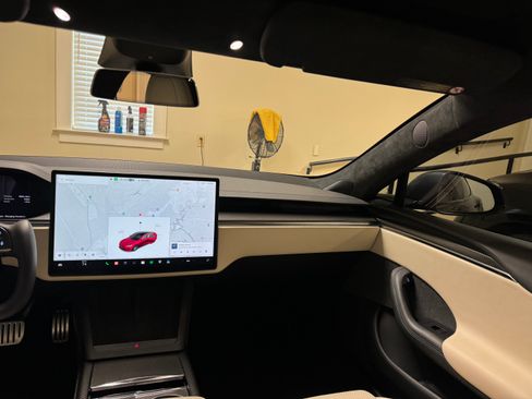 Used 2021 Tesla Model S Plaid image 16