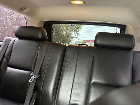 Used 2011 Cadillac Escalade ESV Premium AWD/4WD image 14