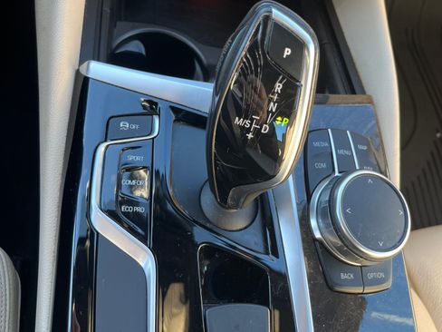 Used 2017 BMW 530i xDrive image 11