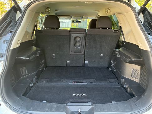 Used 2016 Nissan Rogue SV w/ SV Premium Package image 20