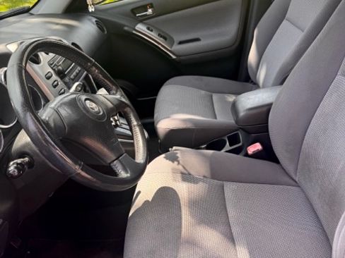 Used 2005 Toyota Matrix XR FWD image 4