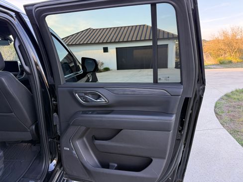 Used 2022 GMC Yukon XL SLT w/ SLT Luxury Package image 23