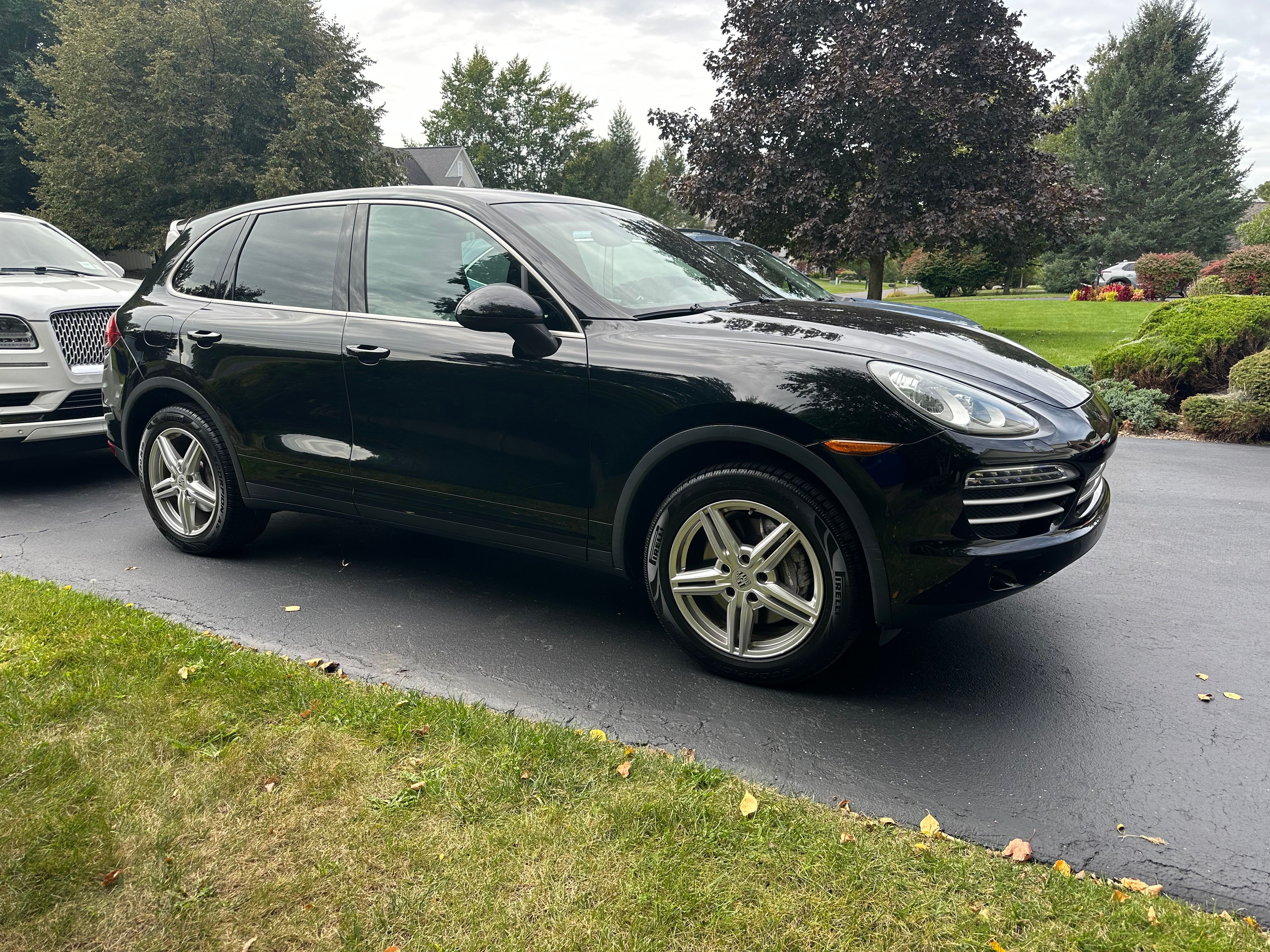 Used 2014 Porsche Cayenne Platinum Edition AWD/4WD image 2
