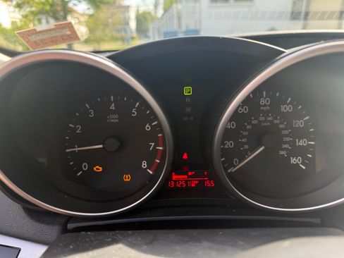 Used 2010 MAZDA MAZDA3 i Touring FWD image 2
