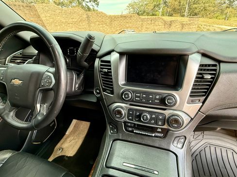 Used 2017 Chevrolet Suburban Premier image 20