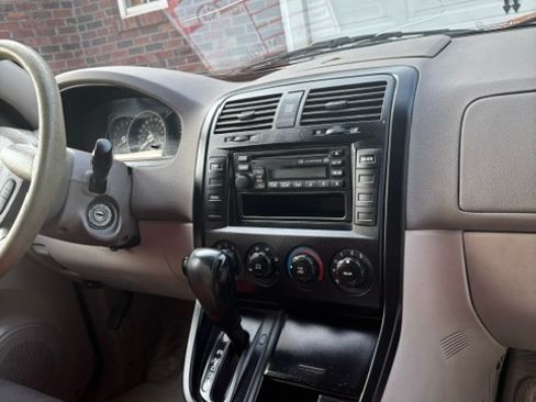 Used 2005 Kia Sedona FWD image 8