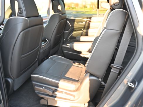 Used 2021 Cadillac Escalade Premium Luxury image 13