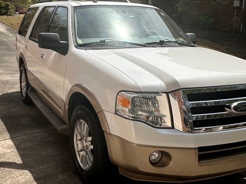 Used 2011 Ford Expedition XLT w/ 202A Rapid Spec Order Code image 8