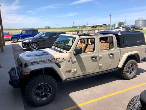 Used 2020 Jeep Gladiator Rubicon image 4