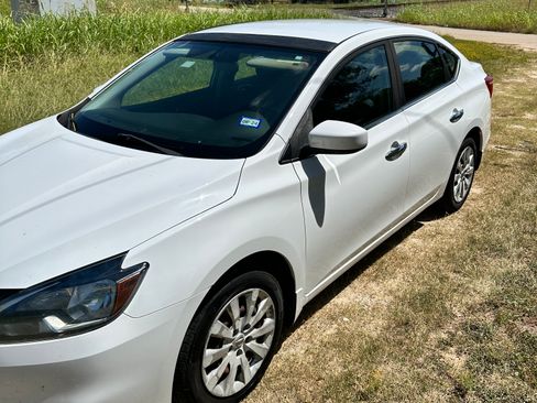 Used 2016 Nissan Sentra SV FWD image 4