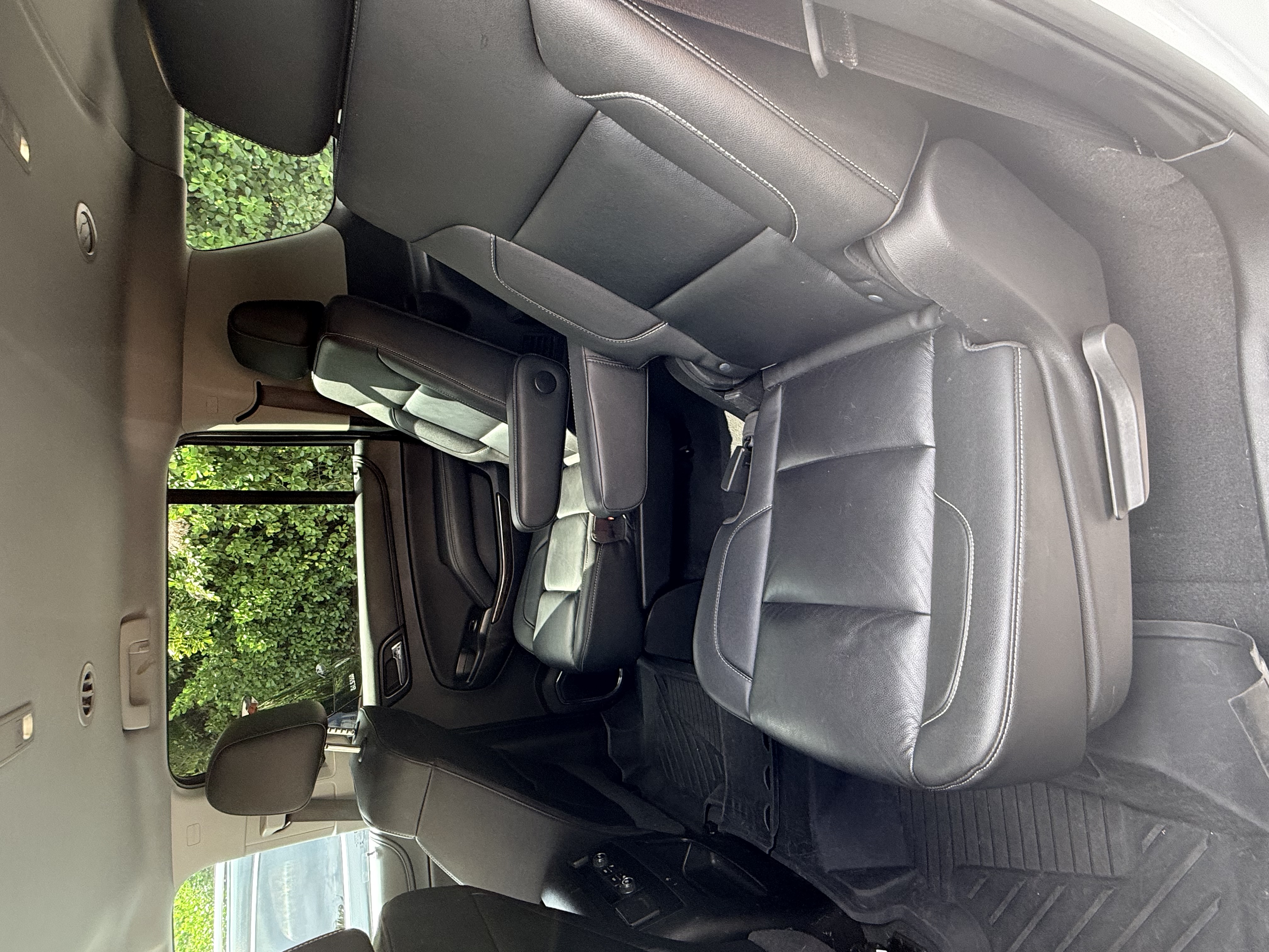Used 2020 Chevrolet Suburban LT w/ RST Edition RWD image 13
