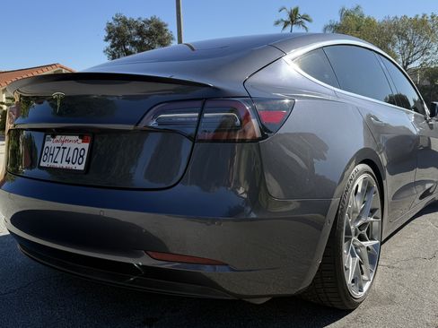 Used 2018 Tesla Model 3 Performance image 4