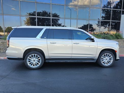 Used 2023 Cadillac Escalade ESV Premium Luxury image 1