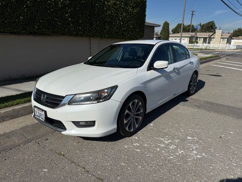 Used 2015 Honda Accord Sport image 2