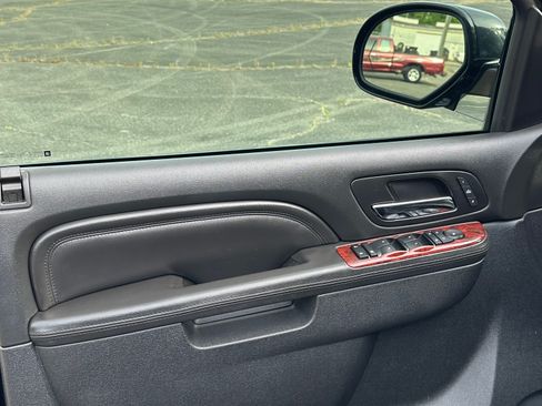 Used 2012 Cadillac Escalade EXT Premium image 12