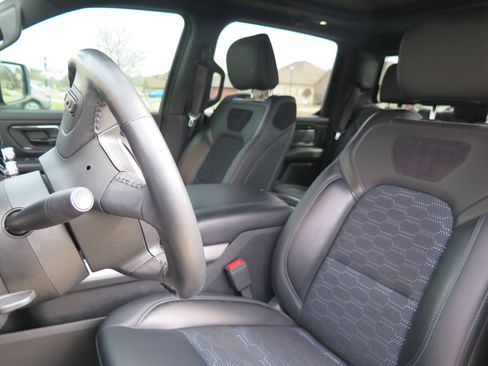 Used 2020 RAM 1500 Big Horn w/ Built-to-serve Edition image 9