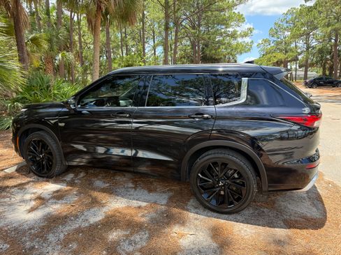 Used 2023 Mitsubishi Outlander SEL FWD image 2